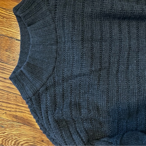 Saks 5th Ave knit sweater - like new ! - Picture 3 of 4